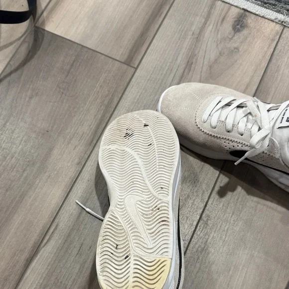 Nike SB Womens Cream and Black Sneakers - Picture 2 of 3